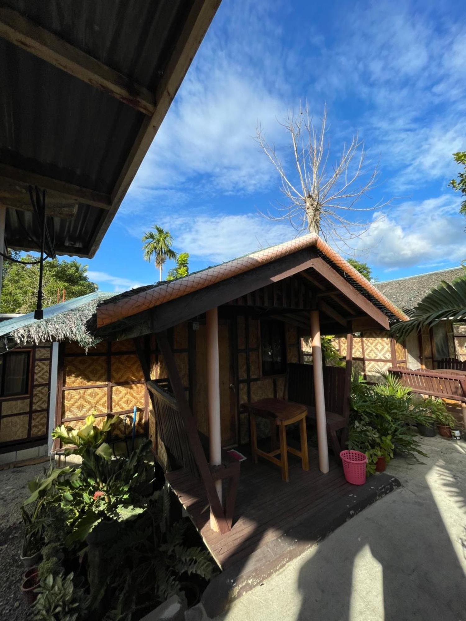 Fely'S Homestay Batuan エクステリア 写真