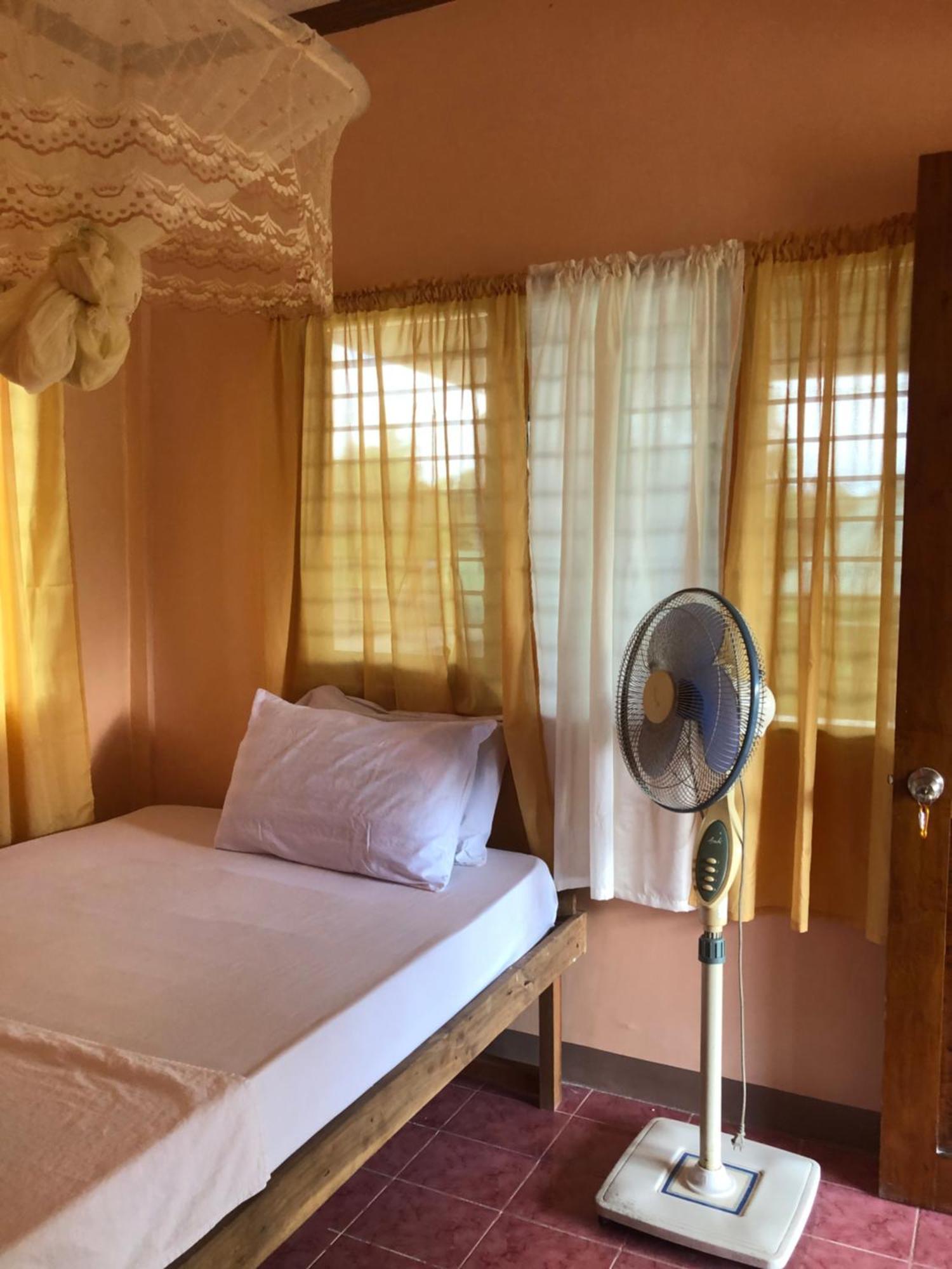 Fely'S Homestay Batuan エクステリア 写真